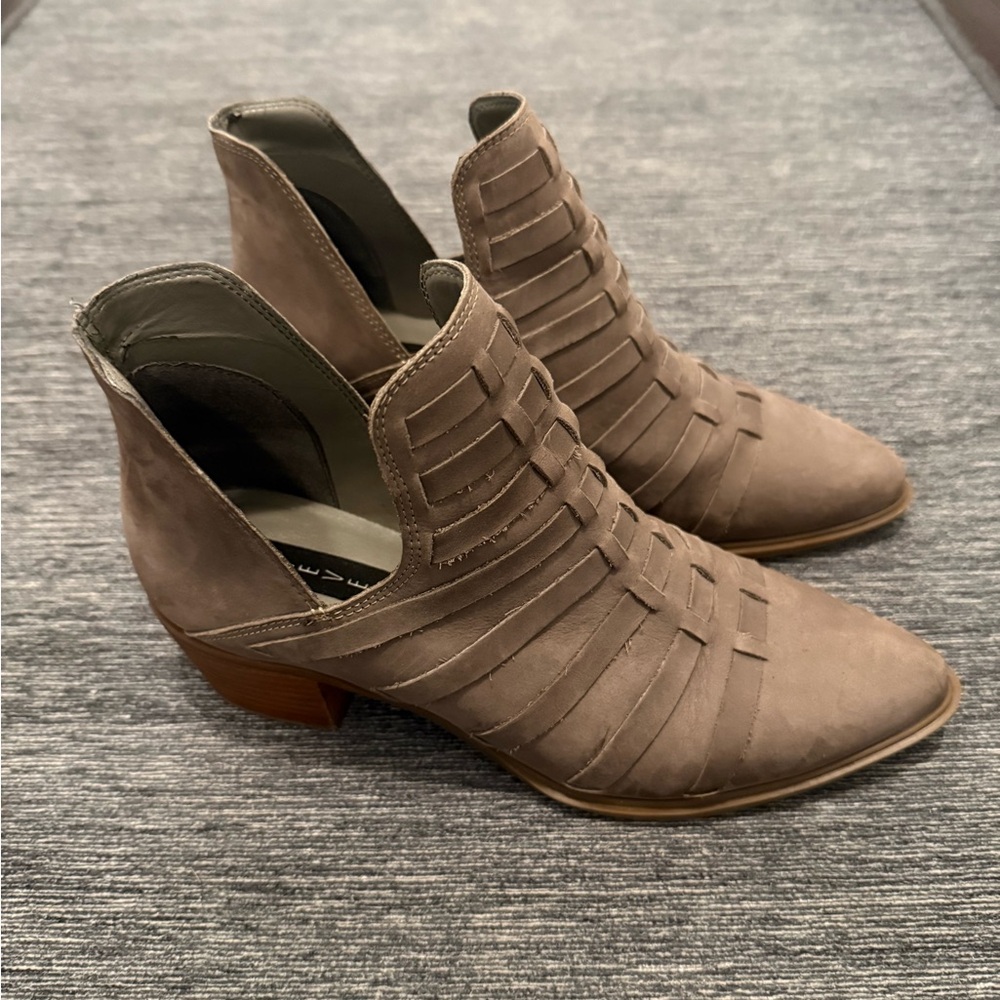 Steven by Steve Madden Women's Leather Dova Taupe Ankle Slip On Boots Size 9